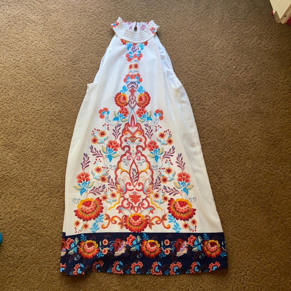 White Dress, size small, super cute.